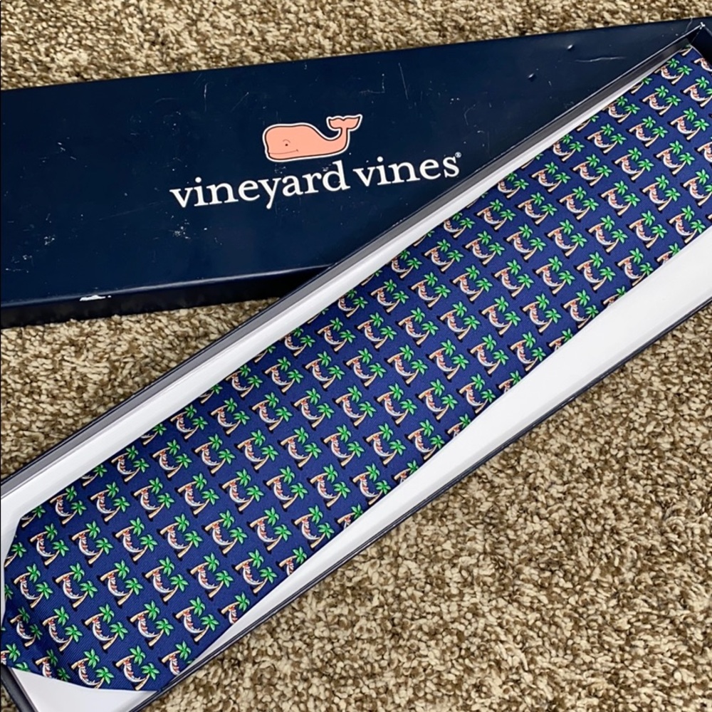 NWT: Vineyard Vines Christmas Santa Palm Tree Tie